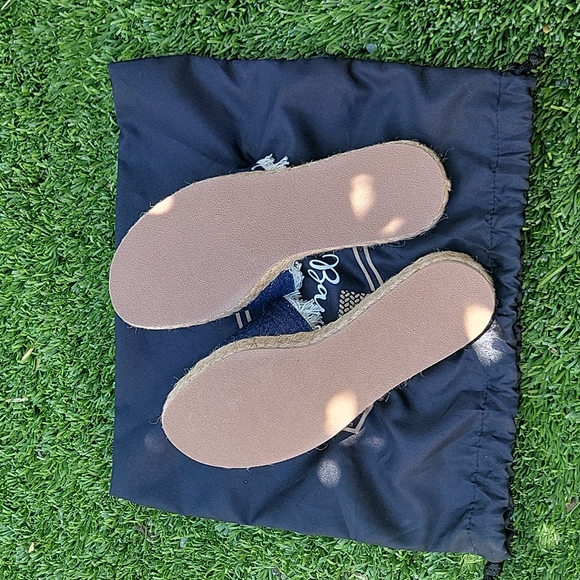 Native Slippers - Picture 2 of 9